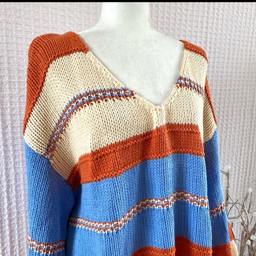 GORGEOUS SWEATER - Picture 2 of 7